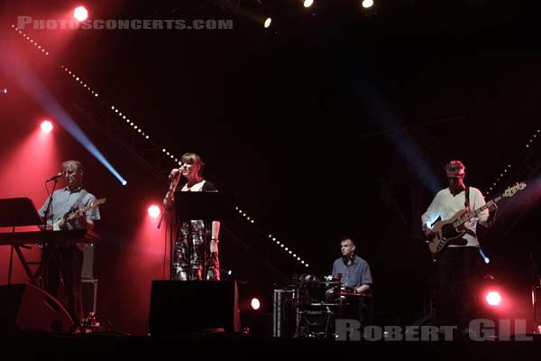YOUNG MARBLE GIANTS - 2010-06-01 - PARIS - Espace Charlie Parker - Grande Halle - 